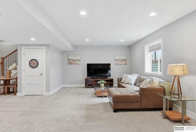 17123 Rachel Snowden Parkway, Bennington, NE 68007