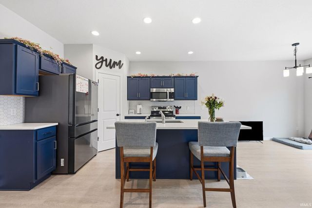 4225 Shadowood Lakes Trail, Fort Wayne, IN 46818