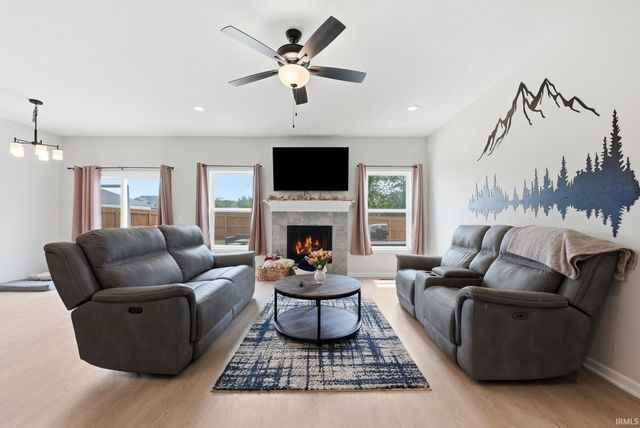 4225 Shadowood Lakes Trail, Fort Wayne, IN 46818