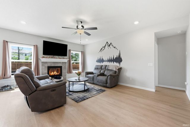 4225 Shadowood Lakes Trail, Fort Wayne, IN 46818