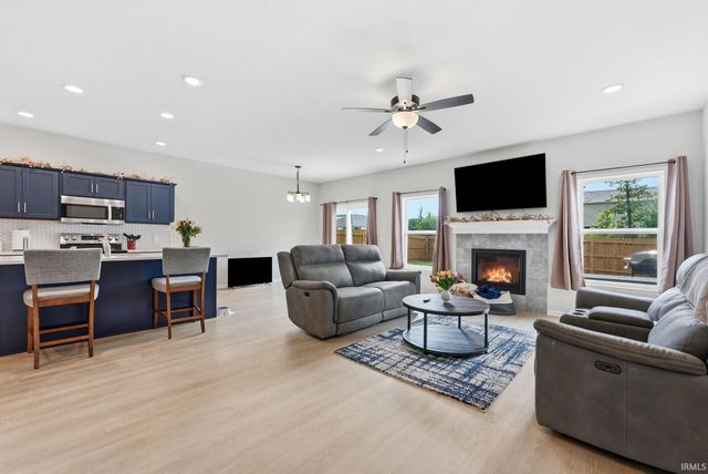 4225 Shadowood Lakes Trail, Fort Wayne, IN 46818