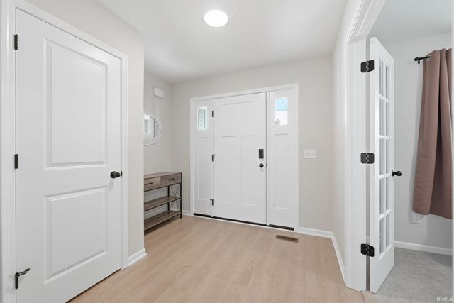 4225 Shadowood Lakes Trail, Fort Wayne, IN 46818
