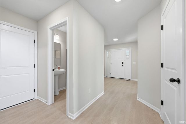 4225 Shadowood Lakes Trail, Fort Wayne, IN 46818