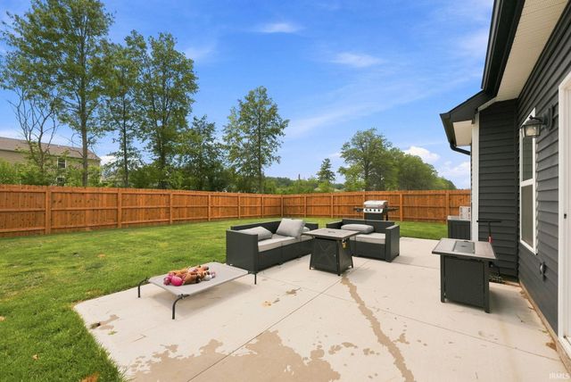 4225 Shadowood Lakes Trail, Fort Wayne, IN 46818