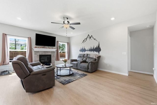 4225 Shadowood Lakes Trail, Fort Wayne, IN 46818