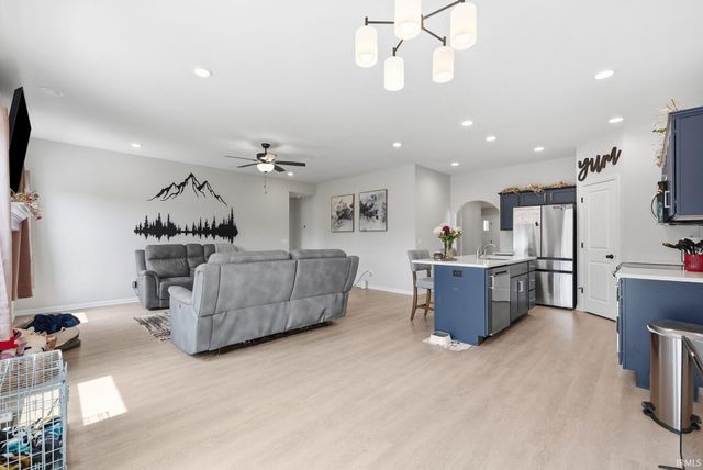 4225 Shadowood Lakes Trail, Fort Wayne, IN 46818