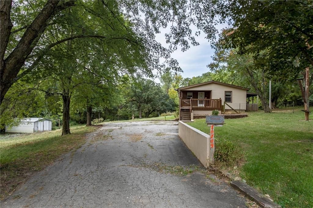 10109 Riverview Avenue, Edwardsville, KS 66111