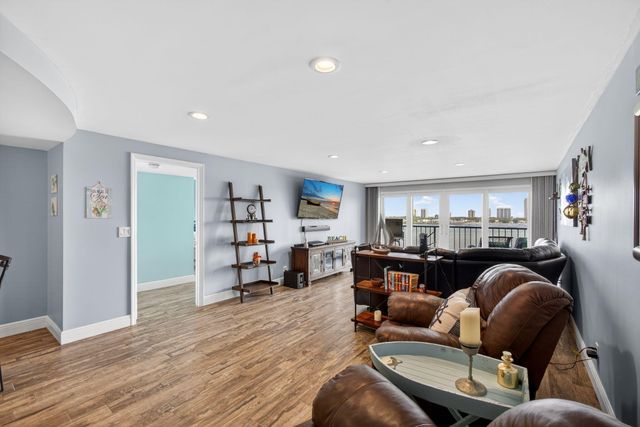 3040 Lake Shore Drive, Riviera Beach, FL 33404