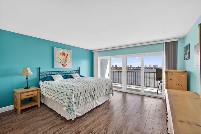 3040 Lake Shore Drive, Riviera Beach, FL 33404