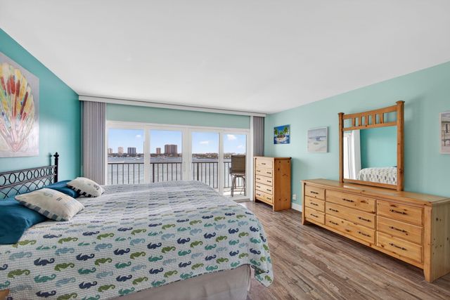 3040 Lake Shore Drive, Riviera Beach, FL 33404