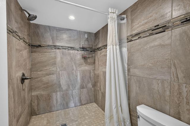 3040 Lake Shore Drive, Riviera Beach, FL 33404