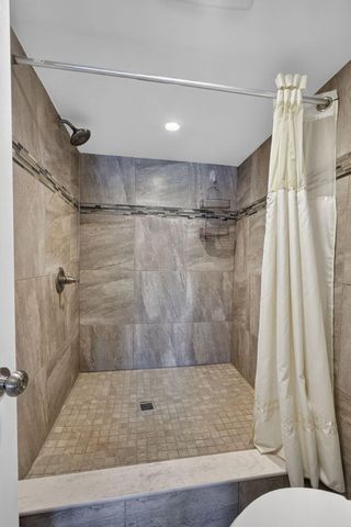 3040 Lake Shore Drive, Riviera Beach, FL 33404