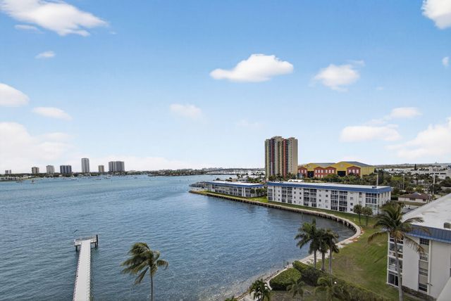 3040 Lake Shore Drive, Riviera Beach, FL 33404