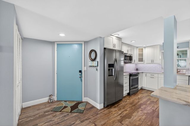 3040 Lake Shore Drive, Riviera Beach, FL 33404