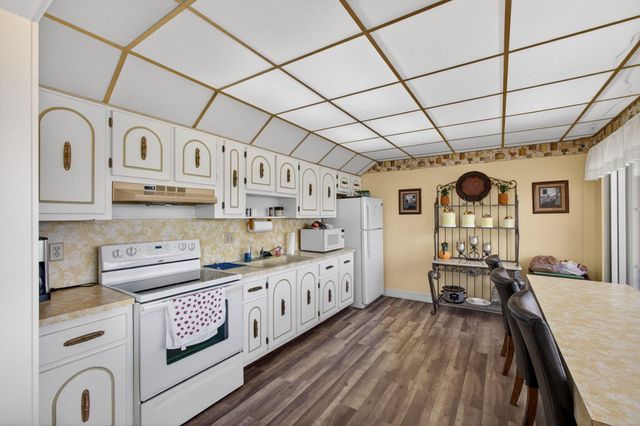 3040 Lake Shore Drive, Riviera Beach, FL 33404