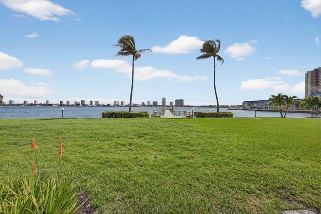 3040 Lake Shore Drive, Riviera Beach, FL 33404