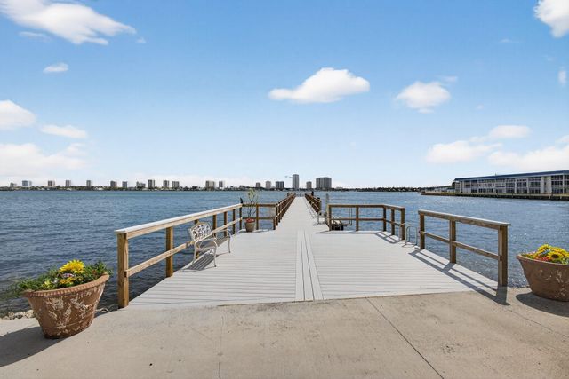 3040 Lake Shore Drive, Riviera Beach, FL 33404