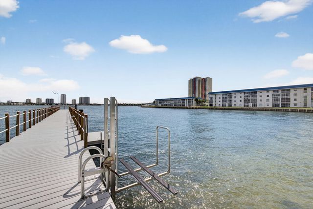 3040 Lake Shore Drive, Riviera Beach, FL 33404