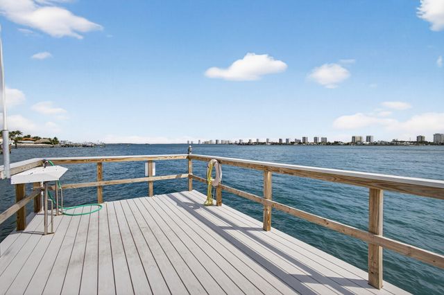 3040 Lake Shore Drive, Riviera Beach, FL 33404