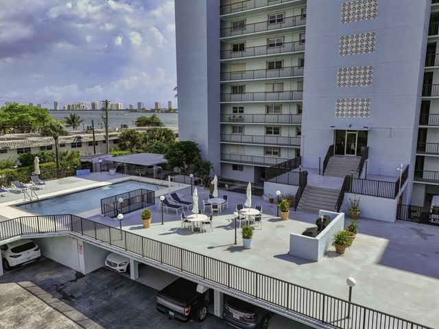 3040 Lake Shore Drive, Riviera Beach, FL 33404