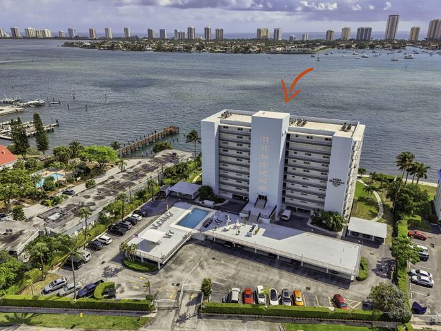 3040 Lake Shore Drive, Riviera Beach, FL 33404