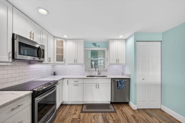 3040 Lake Shore Drive, Riviera Beach, FL 33404