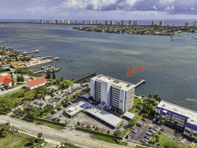 3040 Lake Shore Drive, Riviera Beach, FL 33404