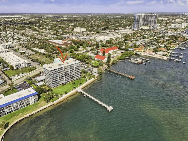 3040 Lake Shore Drive, Riviera Beach, FL 33404