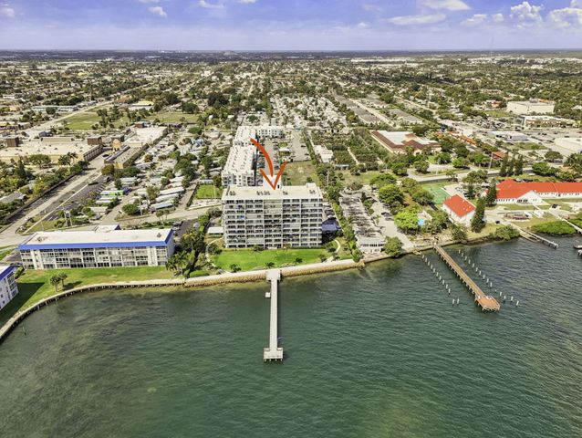 3040 Lake Shore Drive, Riviera Beach, FL 33404