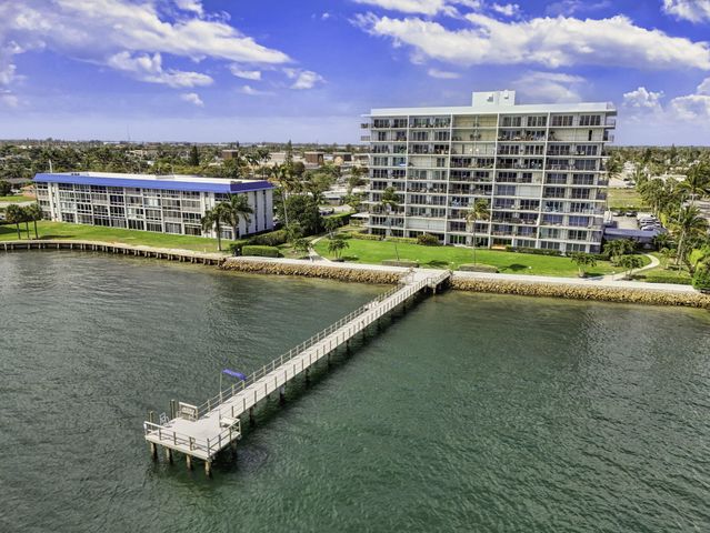 3040 Lake Shore Drive, Riviera Beach, FL 33404