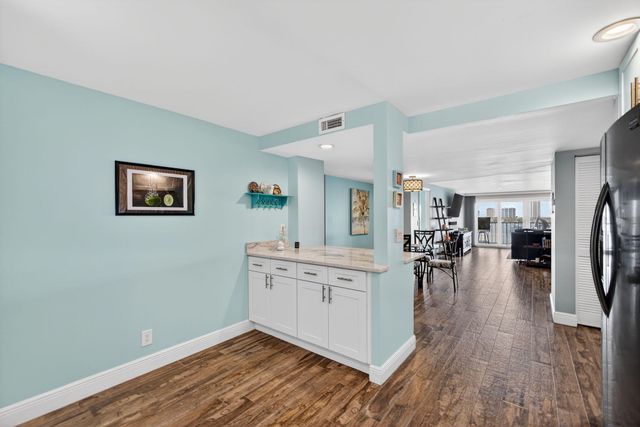 3040 Lake Shore Drive, Riviera Beach, FL 33404