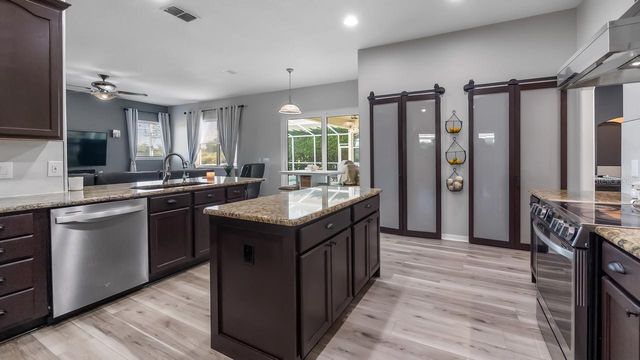 7351 SPRING MOUNTAIN LANE, Yalaha, FL 34797