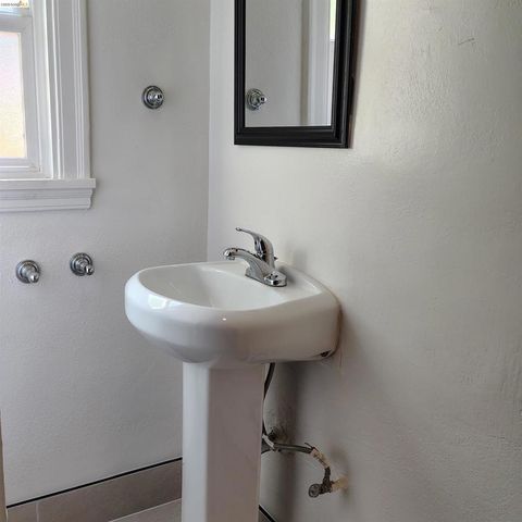 2684 73rd Avenue, Oakland, CA 94605