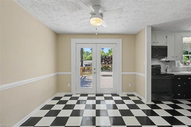97 Glade RD, Newport News, VA 23606