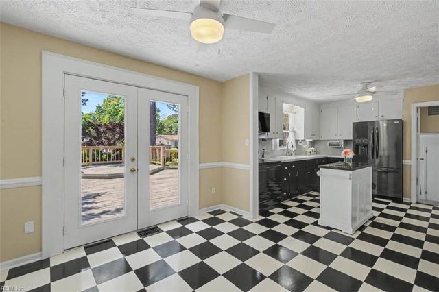 97 Glade RD, Newport News, VA 23606