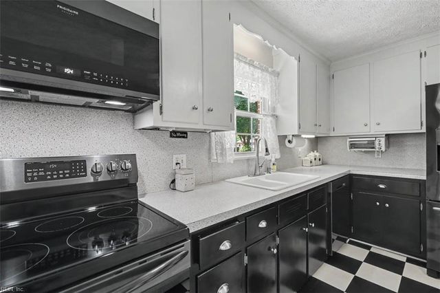 97 Glade RD, Newport News, VA 23606