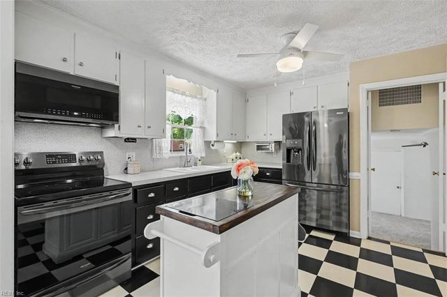 97 Glade RD, Newport News, VA 23606