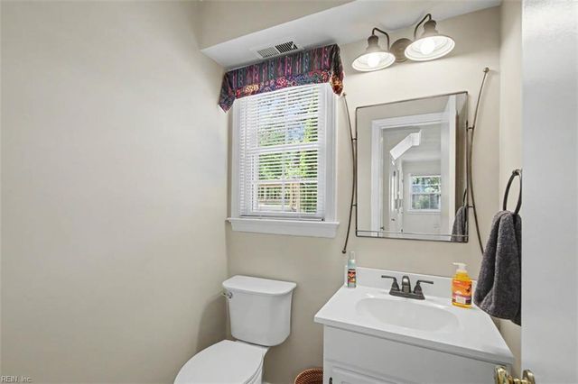 97 Glade RD, Newport News, VA 23606