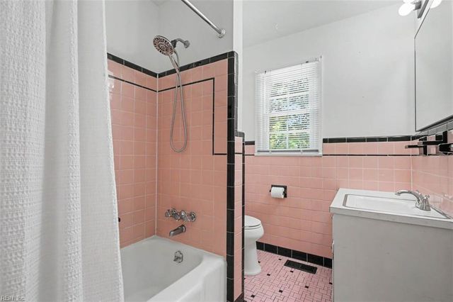 97 Glade RD, Newport News, VA 23606