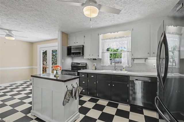 97 Glade RD, Newport News, VA 23606