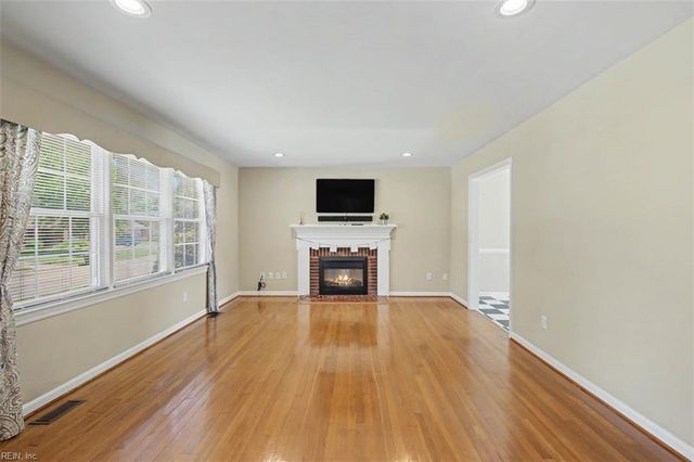 97 Glade RD, Newport News, VA 23606