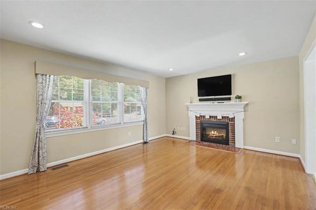 97 Glade RD, Newport News, VA 23606
