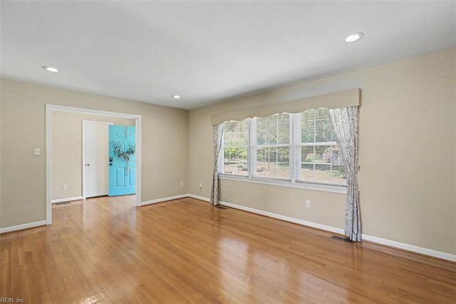 97 Glade RD, Newport News, VA 23606