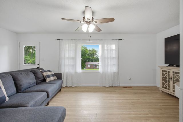 2040 Glencoe Rd, Culleoka, TN 38451