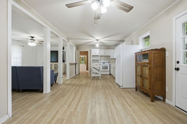 2040 Glencoe Rd, Culleoka, TN 38451