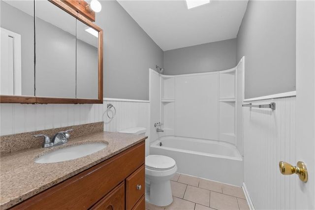 5924 NW Creekview Drive, Parkville, MO 64152