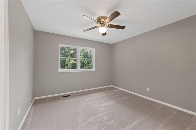 5924 NW Creekview Drive, Parkville, MO 64152