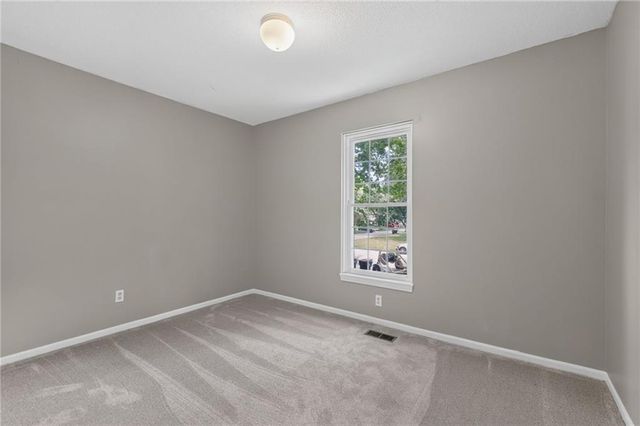 5924 NW Creekview Drive, Parkville, MO 64152
