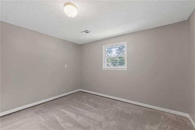 5924 NW Creekview Drive, Parkville, MO 64152