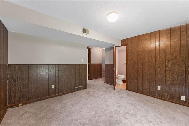 5924 NW Creekview Drive, Parkville, MO 64152